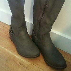 Bass extended calf boots. Size 6